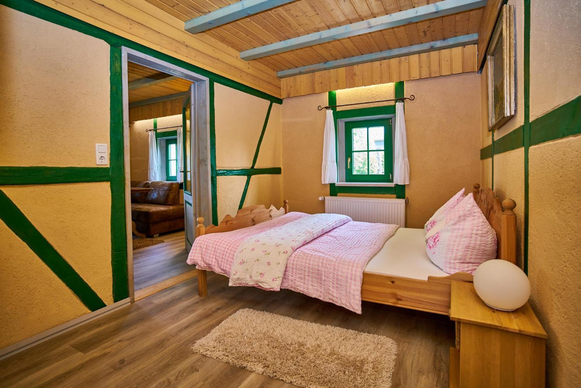 Hotel Olbernhau Mit Sauna - Kleines Landhotel Zur Ofenschenke エクステリア 写真